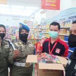 Satuan Polisi Pamong Praja (Satpol PP) Kota Makassar mendatangi toko Alfamidi